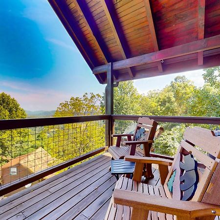 Little Black Bear Retreat Пиджен Фордж Екстериор снимка